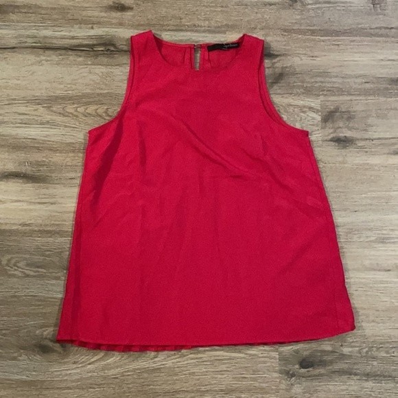 Harve Benard Red Flowy Sleeveless Pleated Blouse - Picture 1 of 12